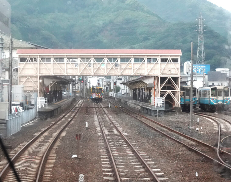 まもなく八幡浜駅（特急宇和島１８号）