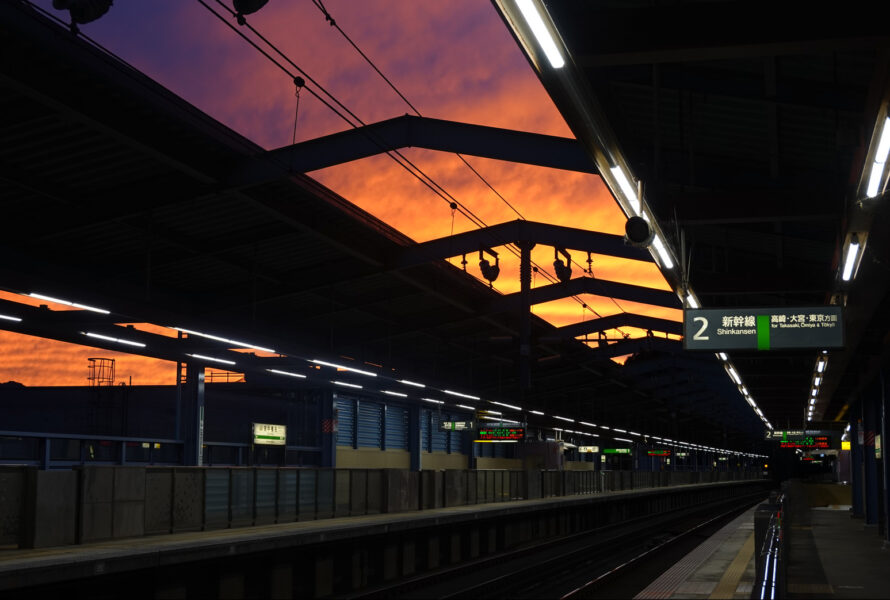 夕日を眺める（安中榛名駅）