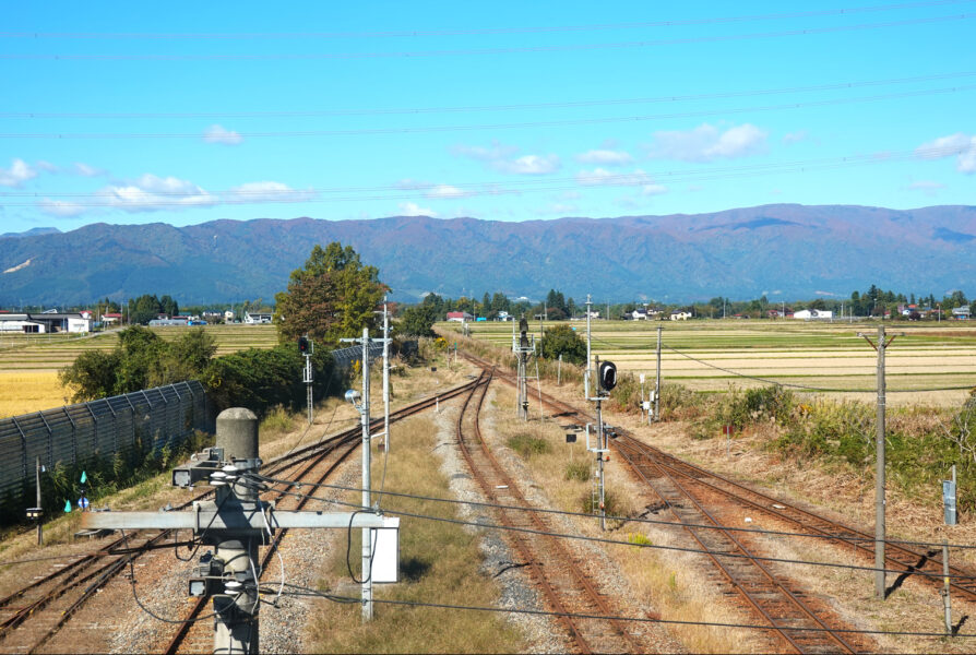 今泉駅の跨線橋からの景色