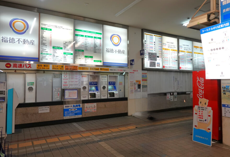 長崎県営バスターミナルの建物内