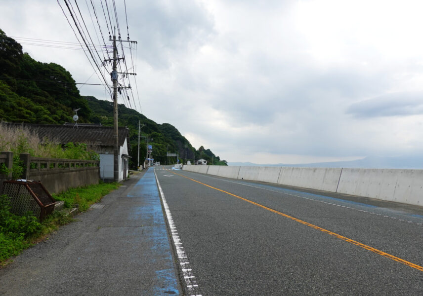 赤瀬駅前の国道５７号