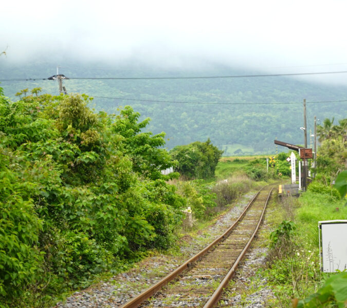 西大山駅近くの踏切から・西大山駅方