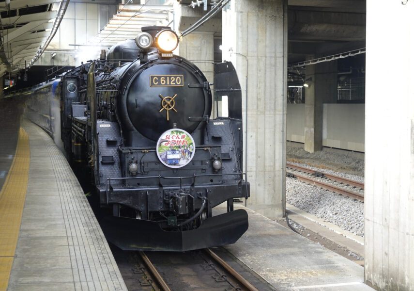 高崎駅に到着したＳＬぐんま　よこかわ