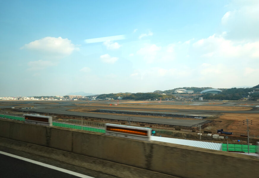 九州急行バス「九州号」からの景色（福岡空港）