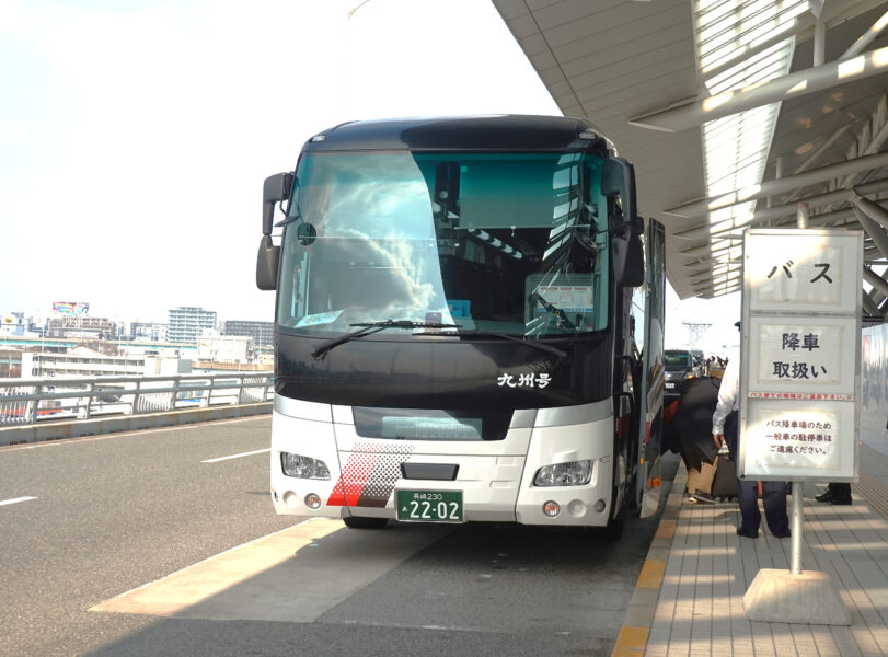 福岡空港国際線ターミナルに到着した九州号