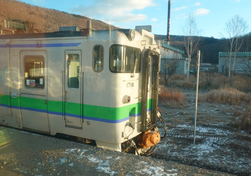 生田原駅（特急オホーツク２号の車窓）