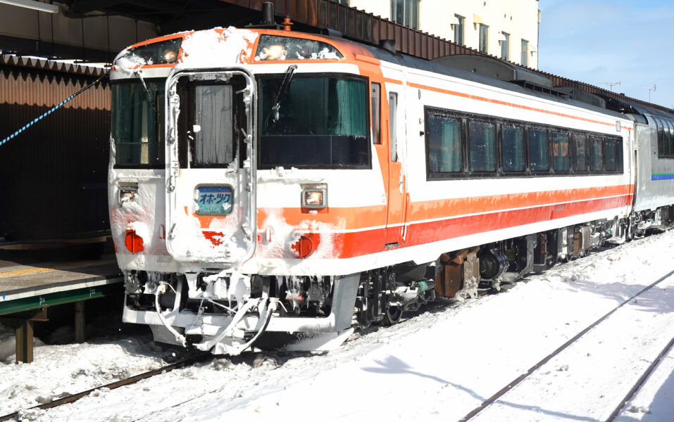 網走駅に到着した特急オホーツク１号（キハ１８３系）