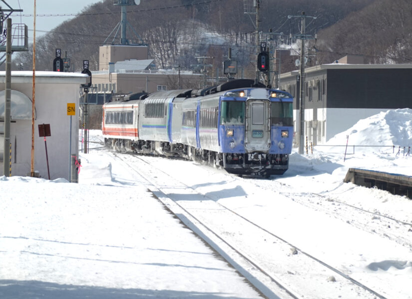 網走駅に到着する特急オホーツク１号