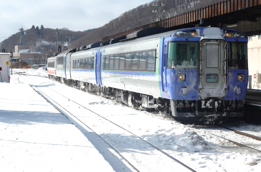 網走駅に到着する特急オホーツク１号