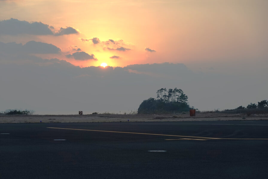 壱岐空港・待合室から外