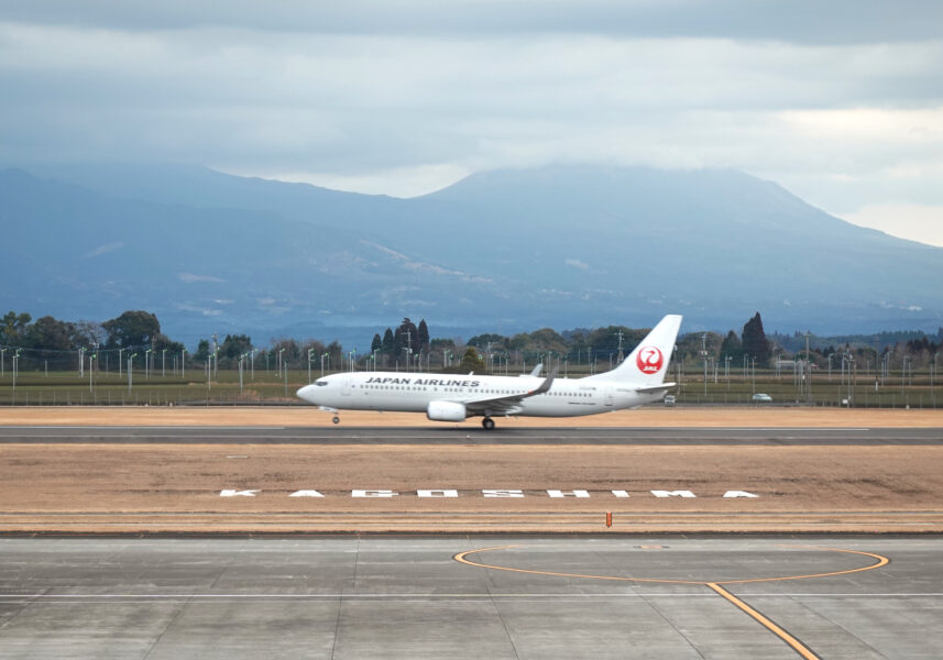 鹿児島空港を飛び立つB738