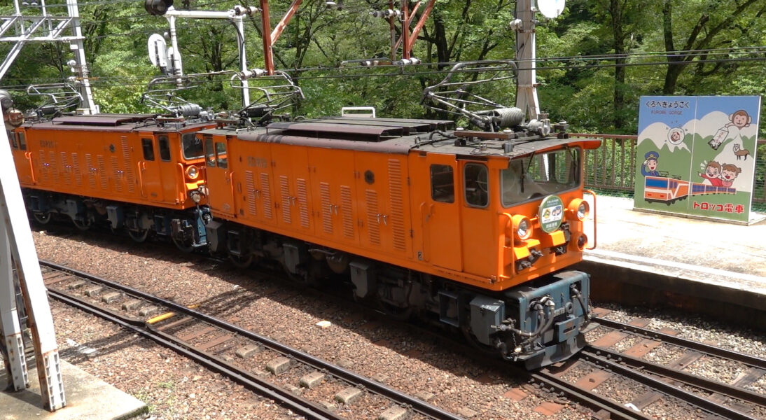 本線へ（鐘釣駅）