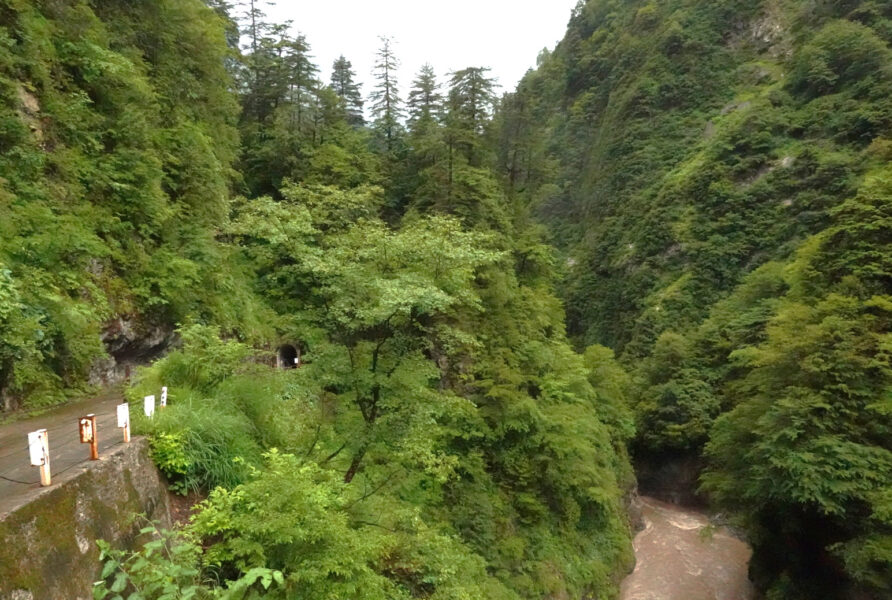 奥鐘山トンネル～名剣温泉の間（歩道）