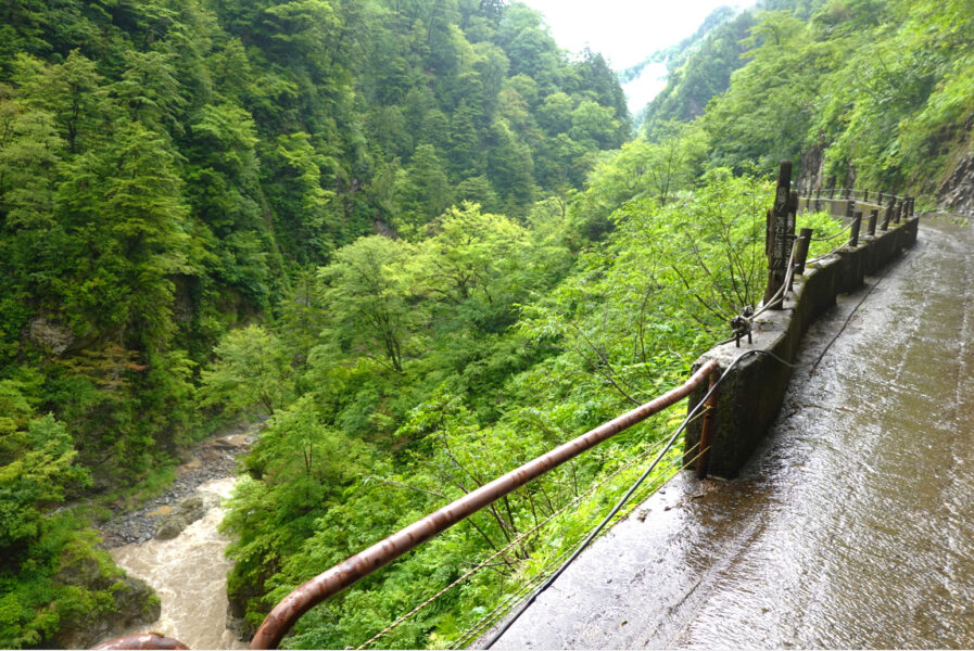 奥鐘山トンネルの先（名剣温泉側）