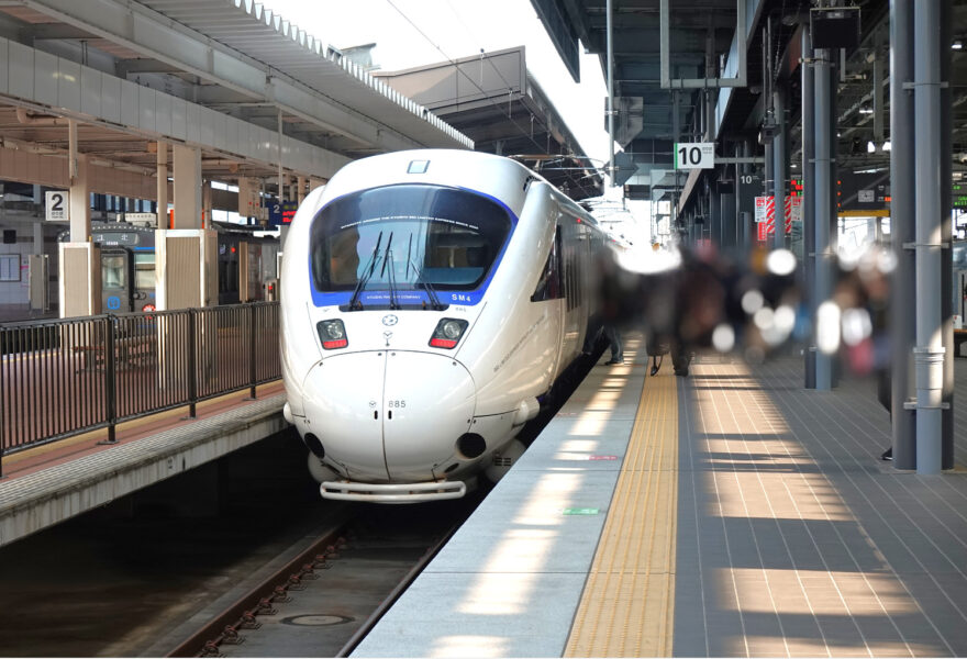 リレーかもめ２０号・885系（武雄温泉駅）