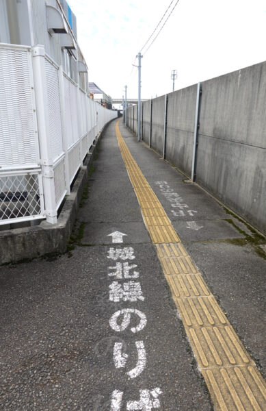 城北線・勝川駅通路