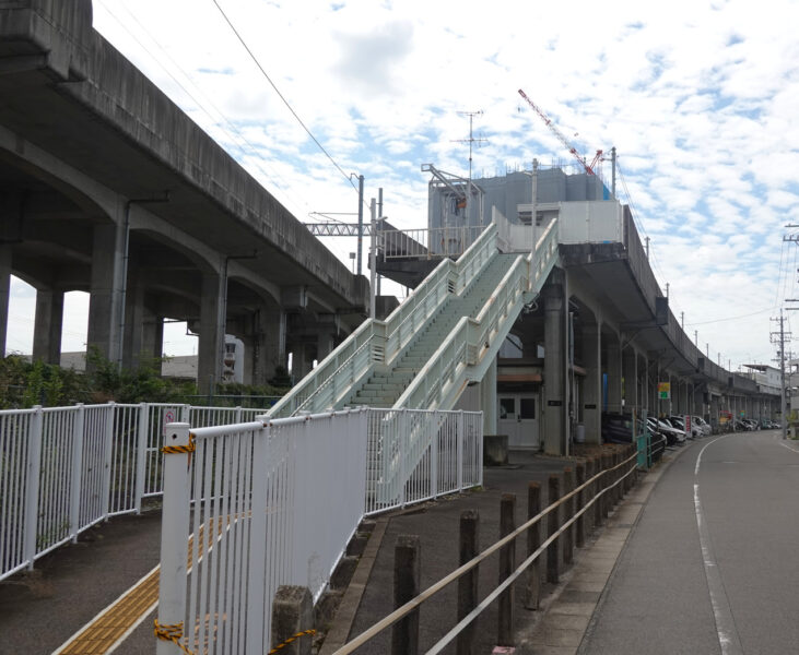 勝川駅（階段）