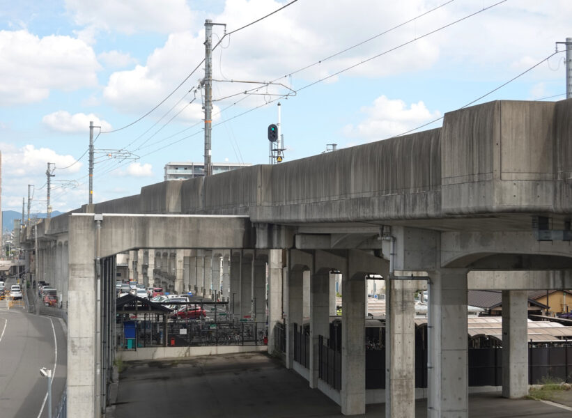 勝川駅・高架線