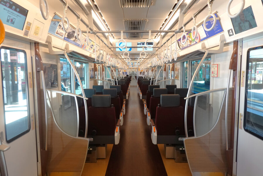 京王５０００系の車内