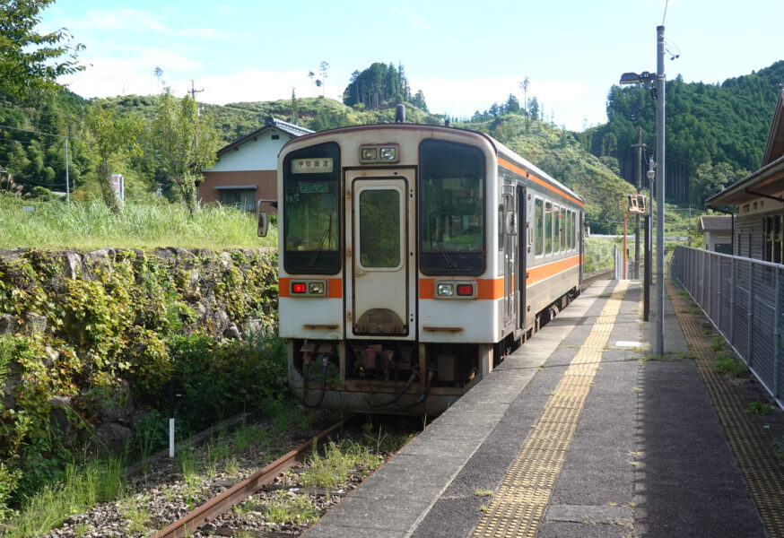 キハ１１形（名松線・伊勢奥津駅）