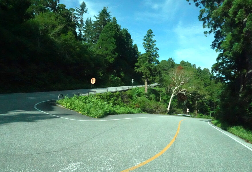 立山黒部アルペンルート（室堂行きバス）称名滝付近