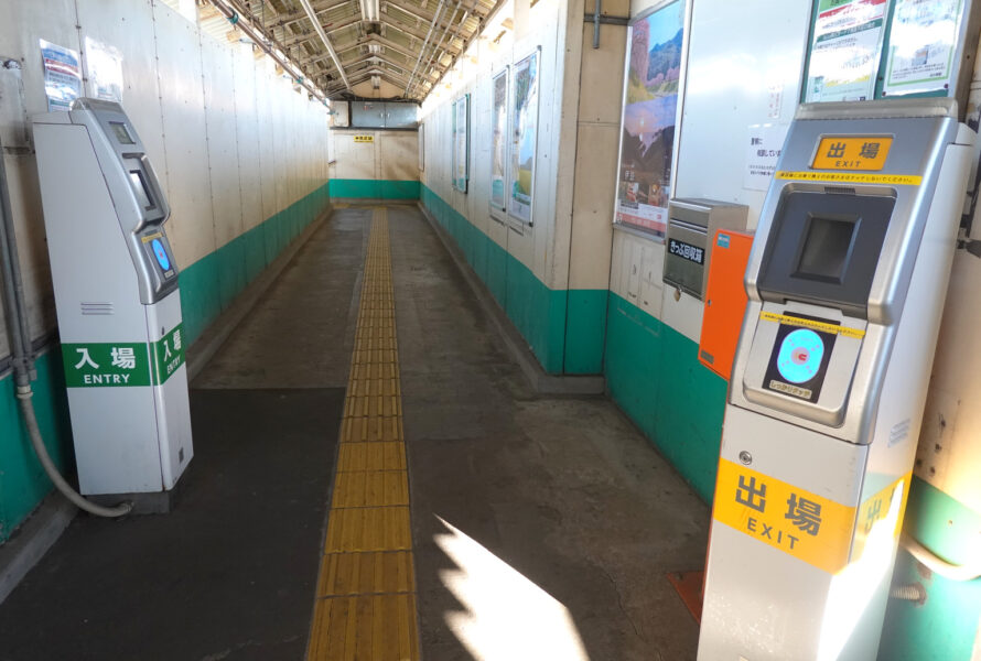 浜川崎駅・鶴見線通路