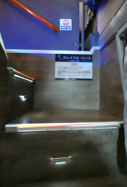 JR東海バス・階段