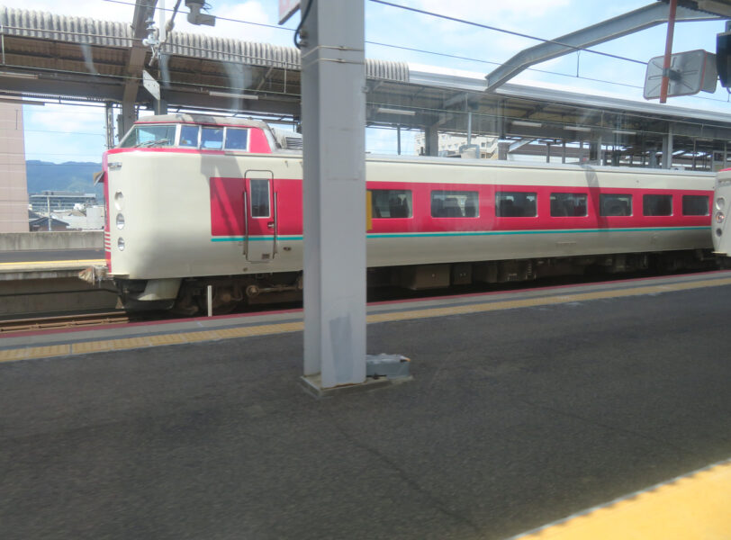 出雲市駅（381系）