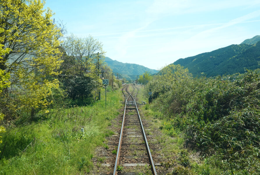 美作加茂駅発車（678D）