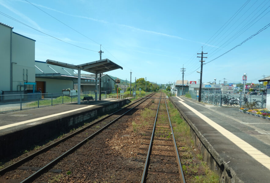 東津山駅発車（678D）