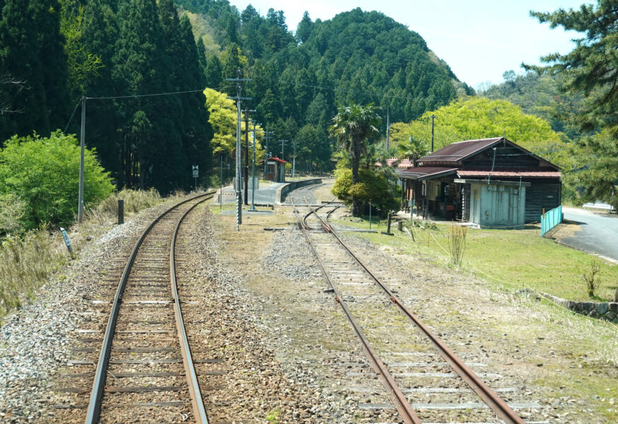 美作河井駅発車（678D）