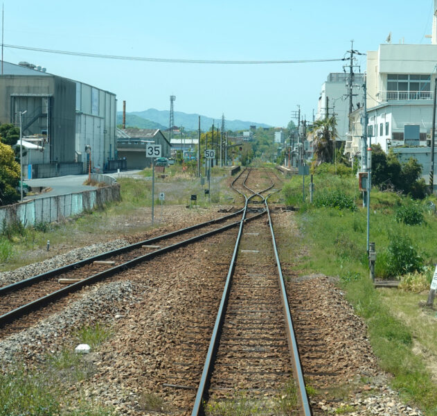 姫新線と分岐（678D・因美線）