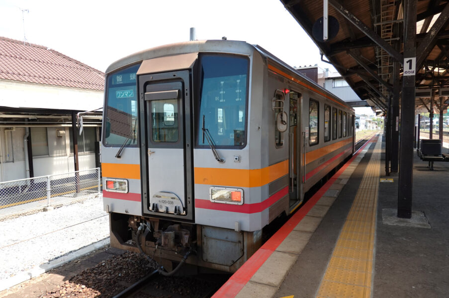 キハ120系（津山駅）