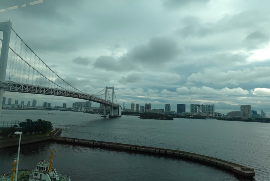 ゆりかもめ（芝浦ふ頭⇒お台場海浜公園）レインボーブリッジ