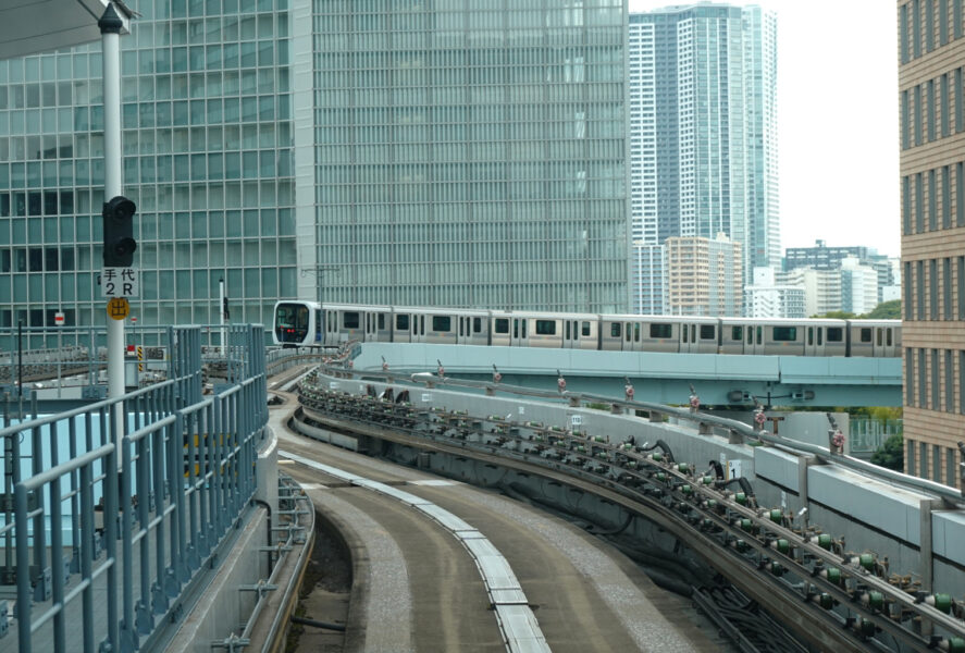 ゆりかもめ（新橋駅）