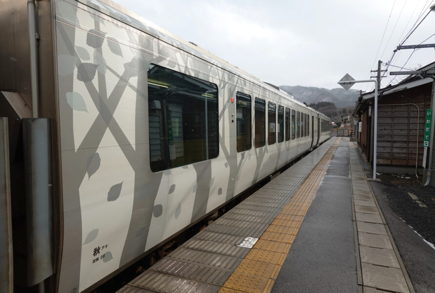 リゾートいらかみ1号（岩舘駅）