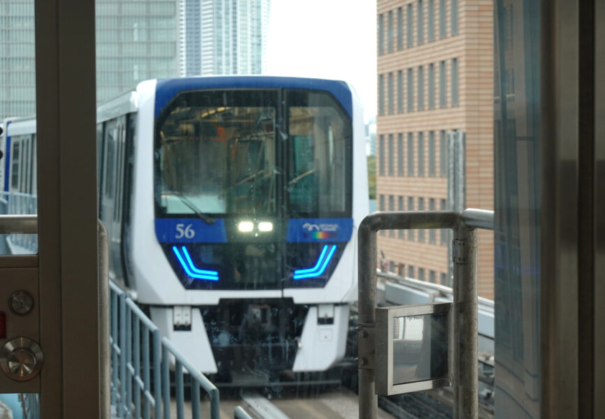 ゆりかもめ（新橋駅）