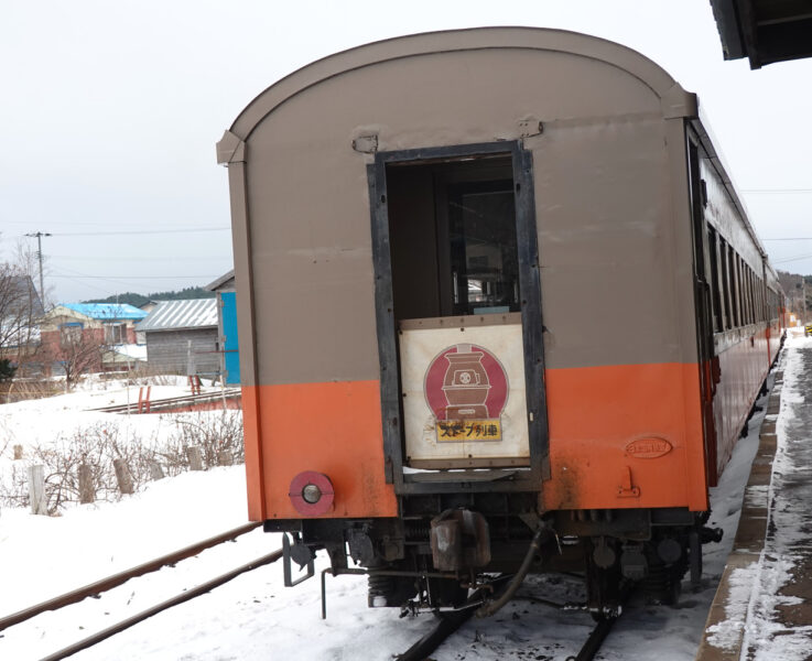 ストーブ列車（津軽中里駅）