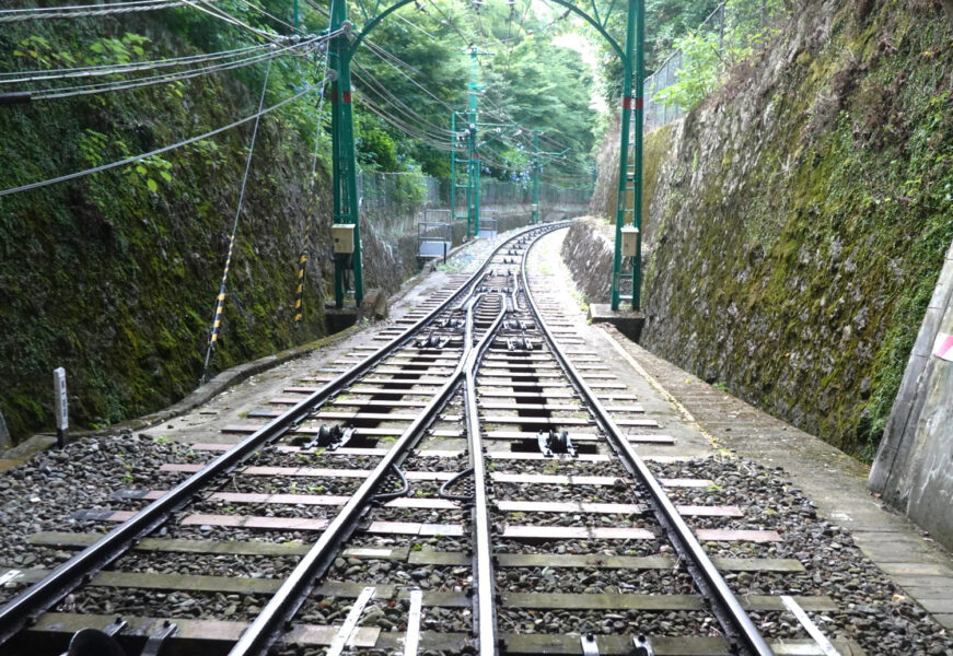 京阪ケーブル　列車交換