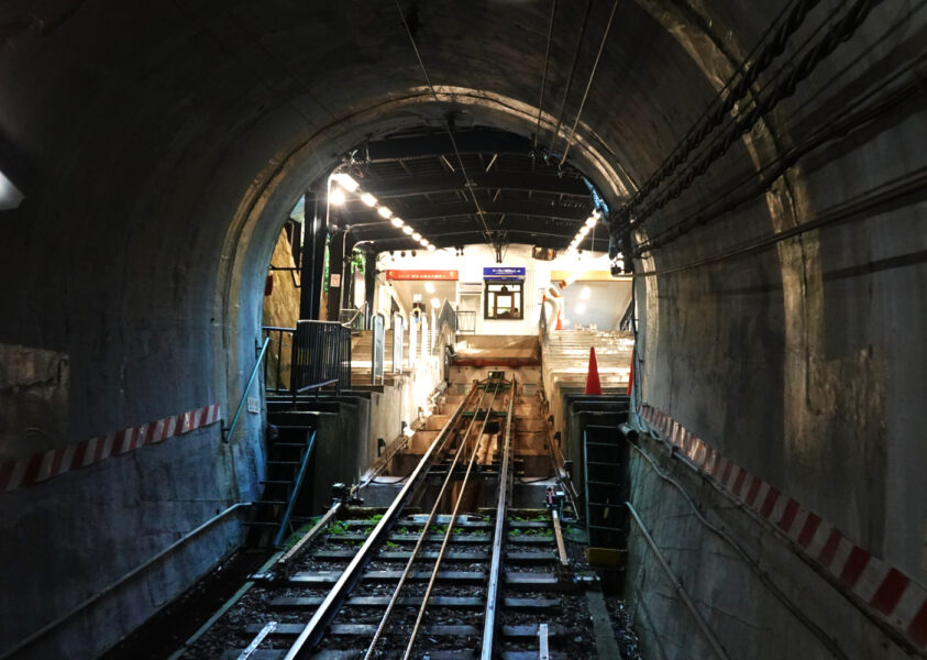 あかね（ケーブル八幡宮山上駅を出発）