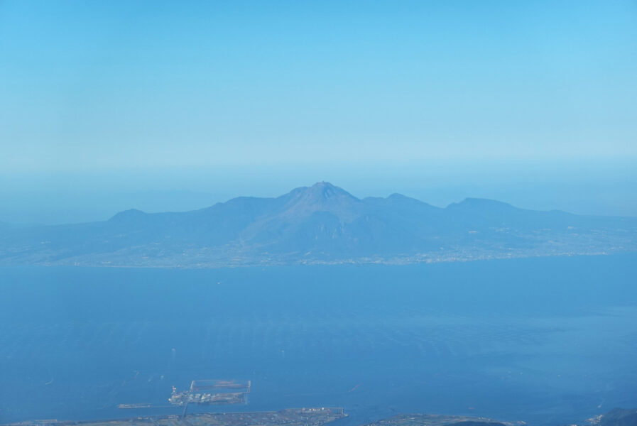 熊本上空　雲仙普賢岳（SNA14）