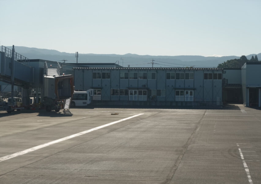 工事中の熊本空港　プレハブ