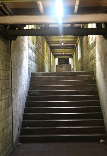 連絡通路と駅舎を結ぶ階段(24段）・土合駅