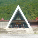 山小屋をイメージした駅舎（土合駅）