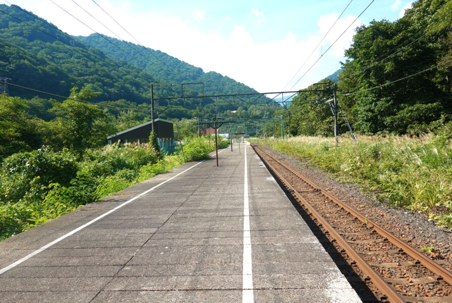 土合駅上りホーム（水上寄りから）