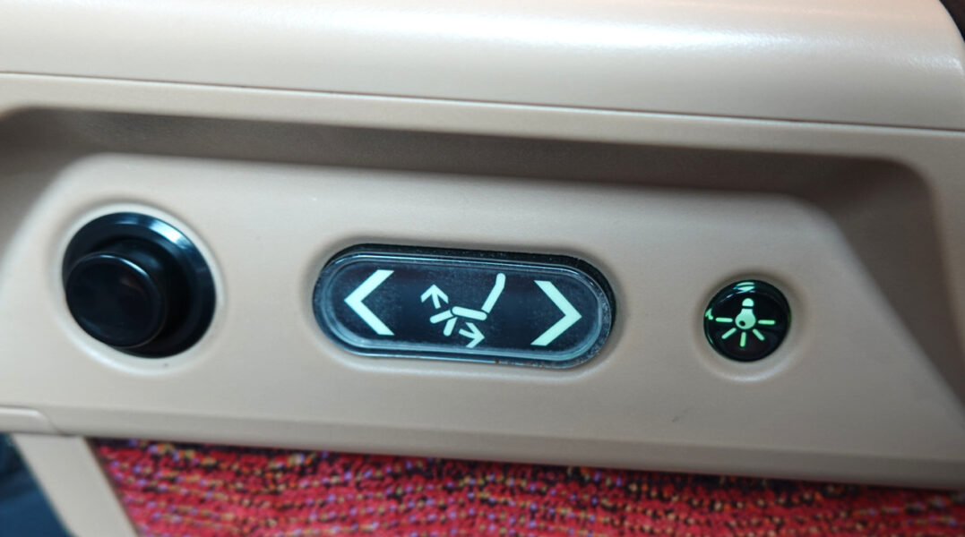 8600系グリーン車座席　各種ボタン