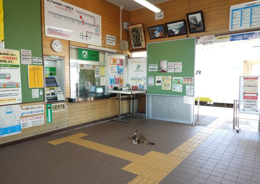 会津坂下駅の駅舎内