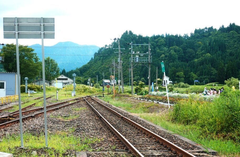 只見駅・小出方