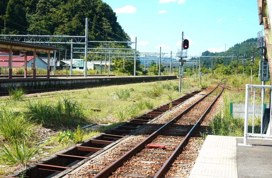 只見線から見る上越線（小出駅）