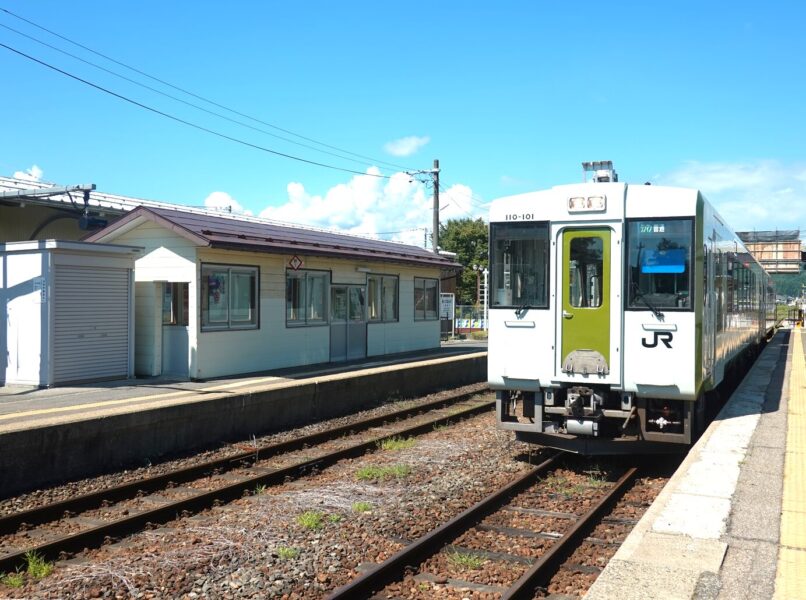 会津坂下駅に停車中（426D）